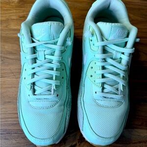 Nike Air Max mint green, size 7.5, used with wear, discoloration. Goodcondition
